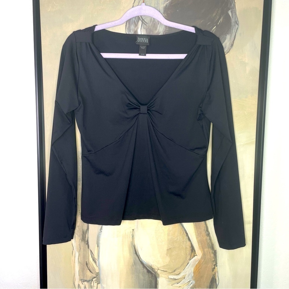Donna Black V Neck Top